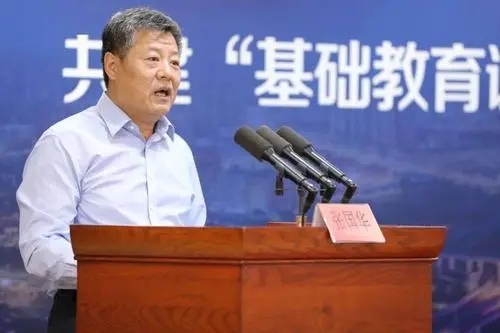 人工智能时代教师育人角色的再思考