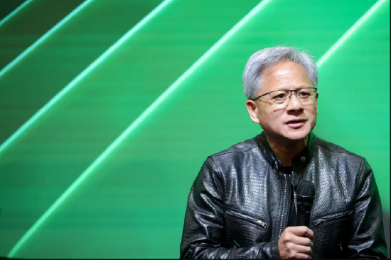 英伟达CEO：希望公司拥有5万名员工 1亿个AI助手