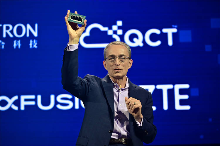 英特尔CEO突然宣布退休，设临时执行主席及两位临时CEO
