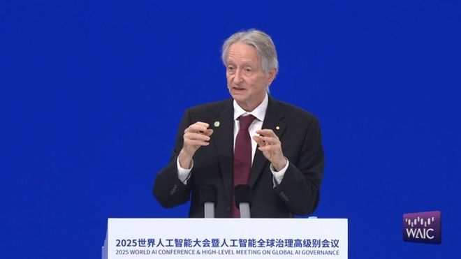 WAIC 2025必读：77岁AI教父Hiton的15条金句响彻AI圈: