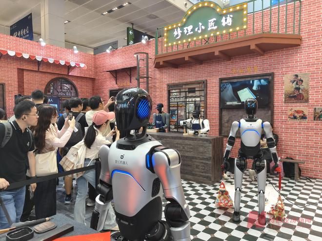 直击WAIC2025 ：大模型丰产下的共舞时代 具身智能与AI终端齐飞