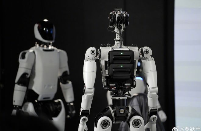 贾跃亭发布Futurist 2027人形机器人